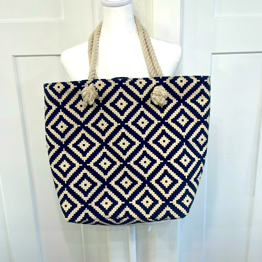 NWOT Summer and Rose Blue and Cream Geometric Tote
